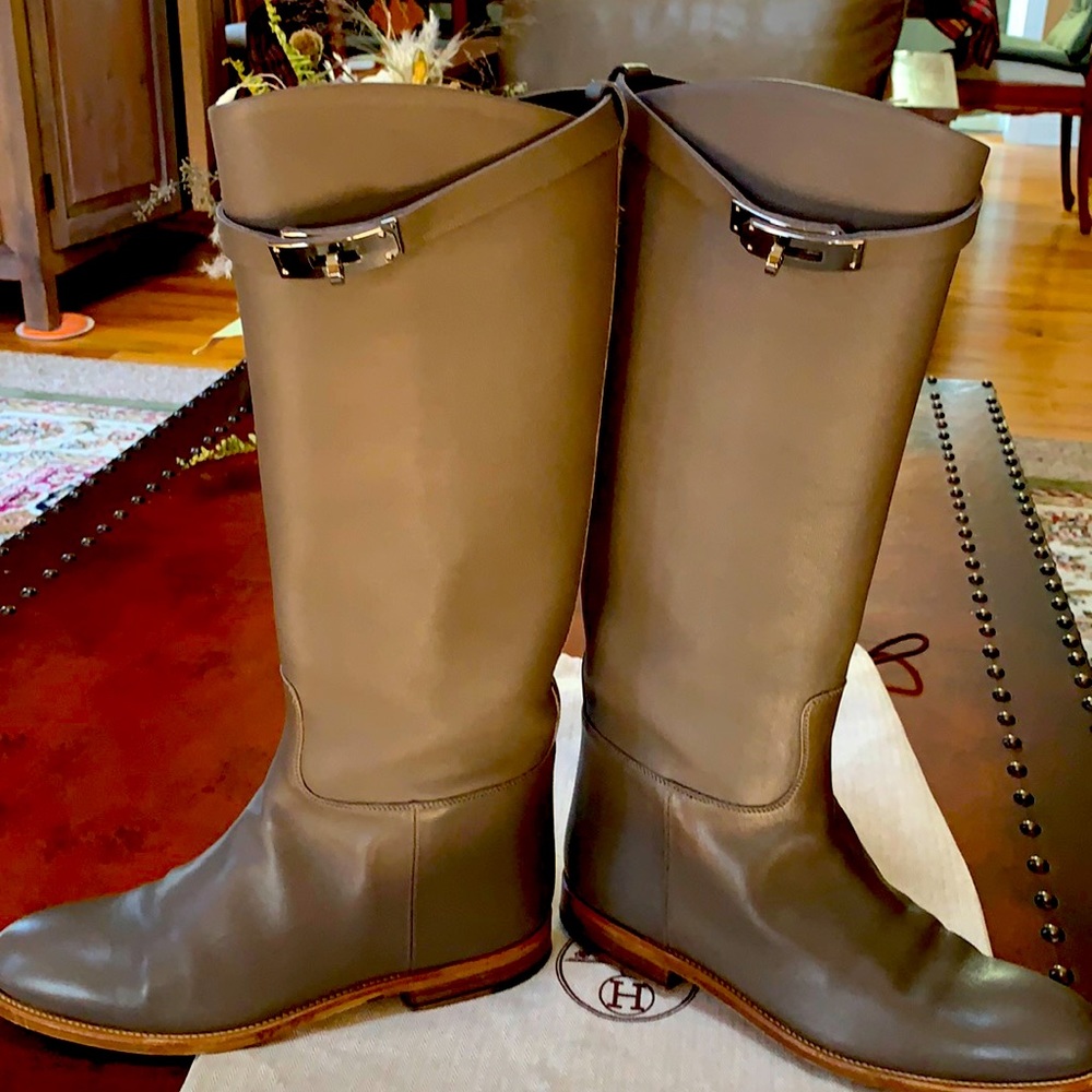Beautiful equestrian Hermès boots
